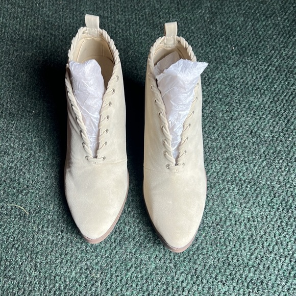 BEAST FASHION / cream suede bootie / 8.5 - Picture 3 of 7